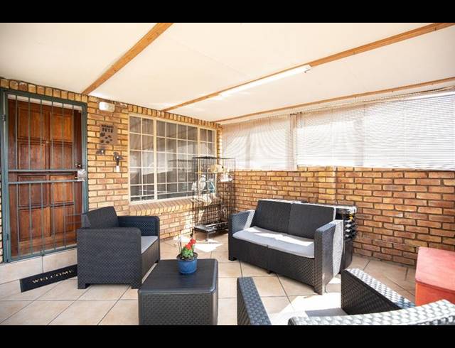 2 BEDROOM TOWNHOUSE FOR SALE IN AMBERFIELD HEIGHTS